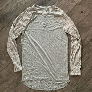 Men’s LuLaRoe Henley longated long sleeve shirt